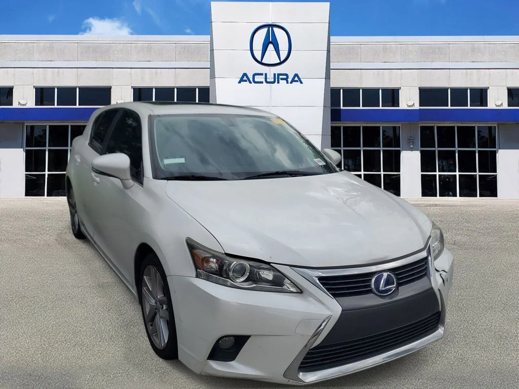 Used 2017 White Lexus 200h image 1