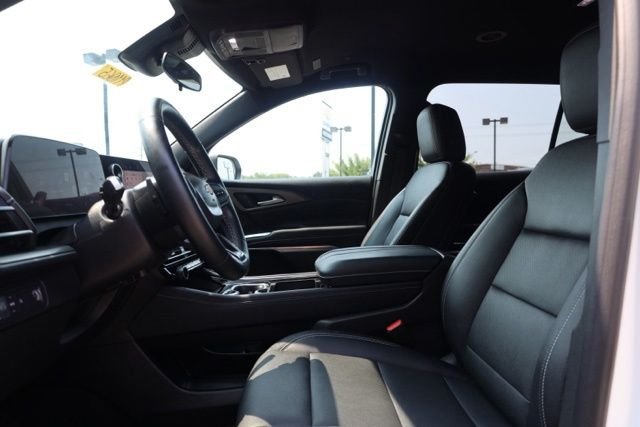 Used 2025 White Chevrolet LT image 16