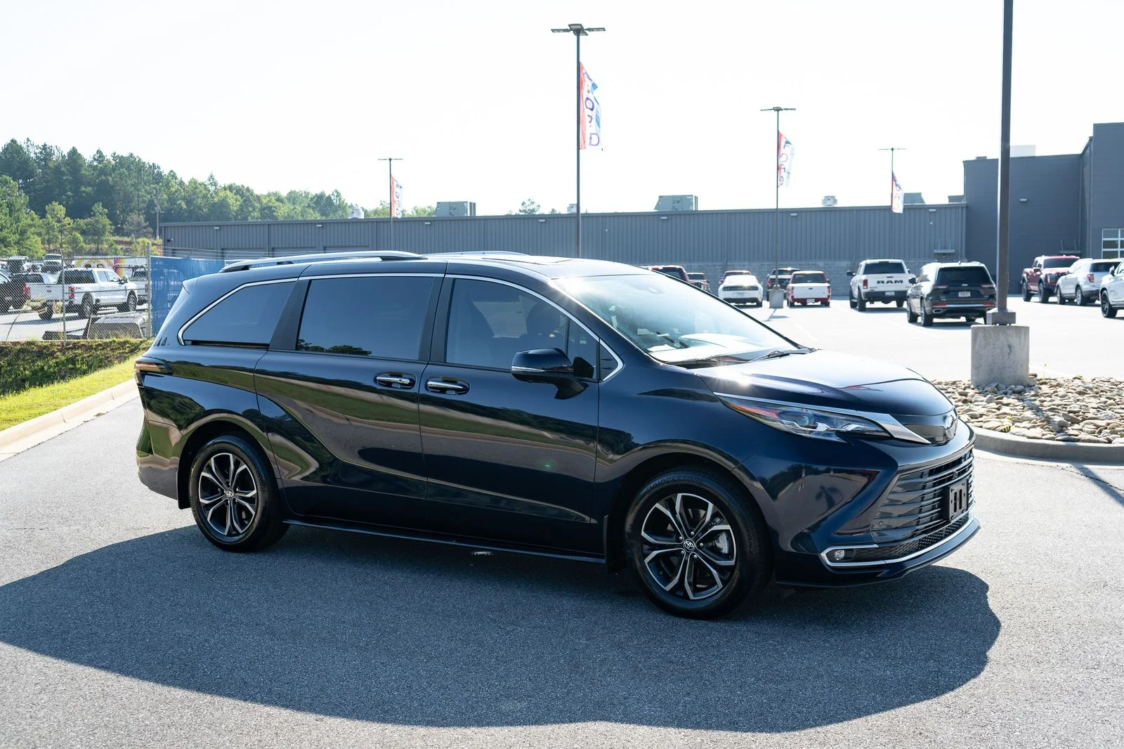 Used 2025  Toyota Platinum image 12