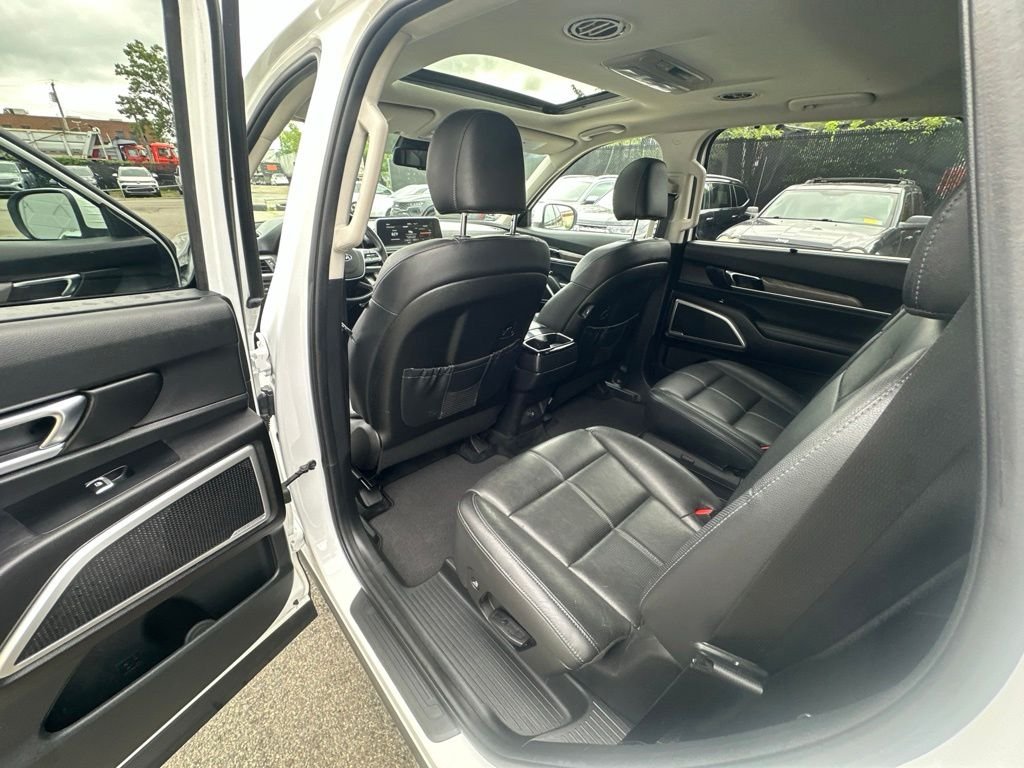 Used 2020 White Kia EX image 23