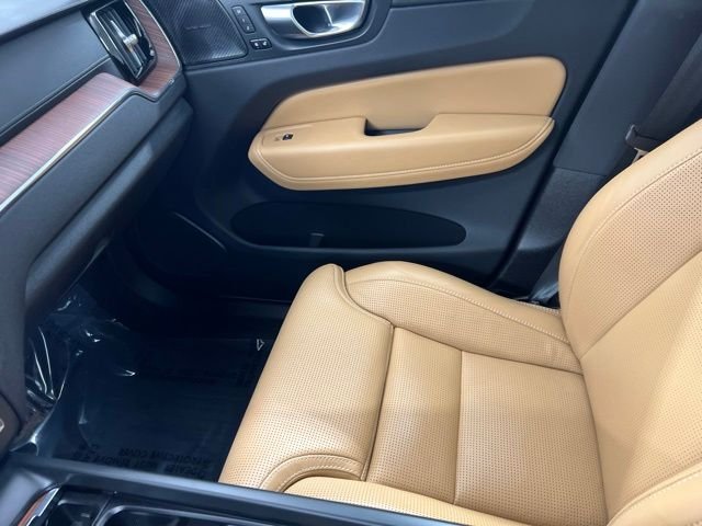 Used 2023 Platinum Gray Metallic Volvo B5 Ultimate Dark Theme image 19