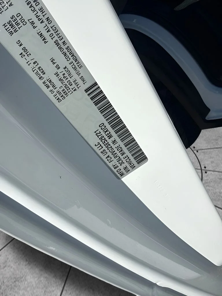 Used 2025 White Ram Base image 27