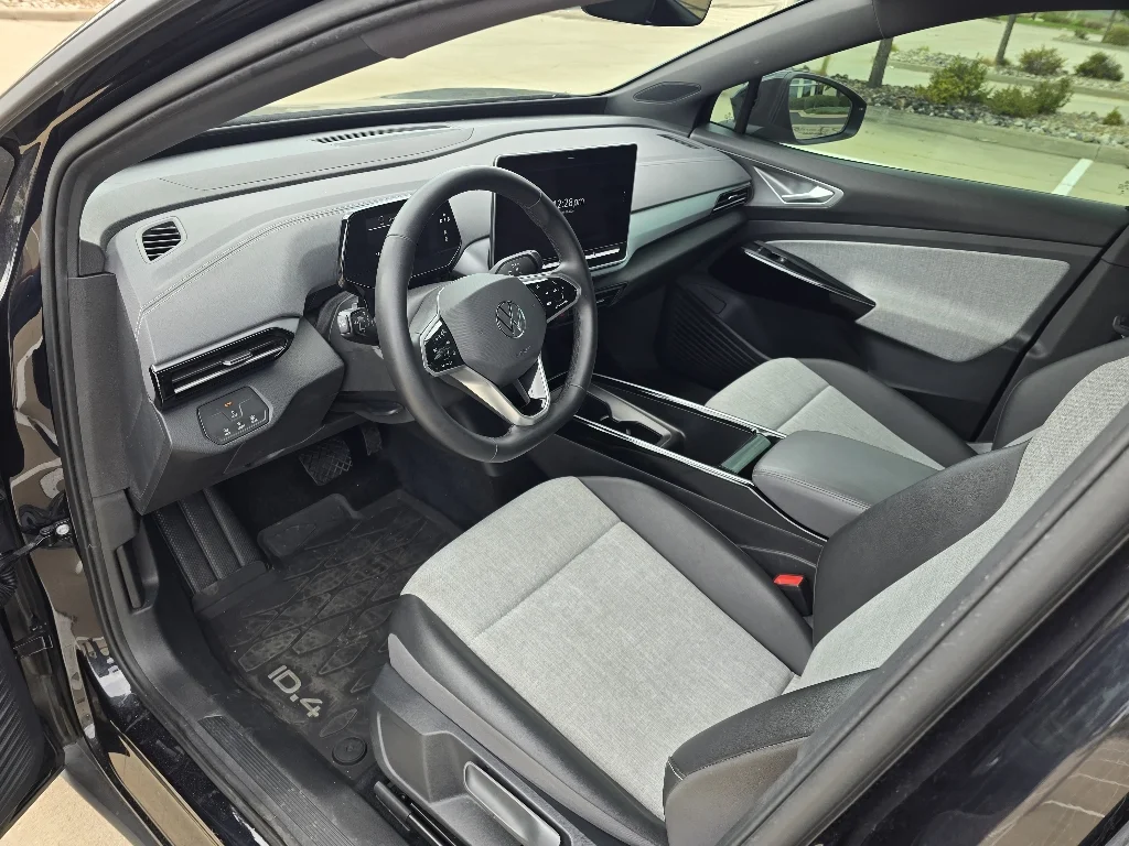 Used 2024 Deep Black Pearl Volkswagen Pro image 24