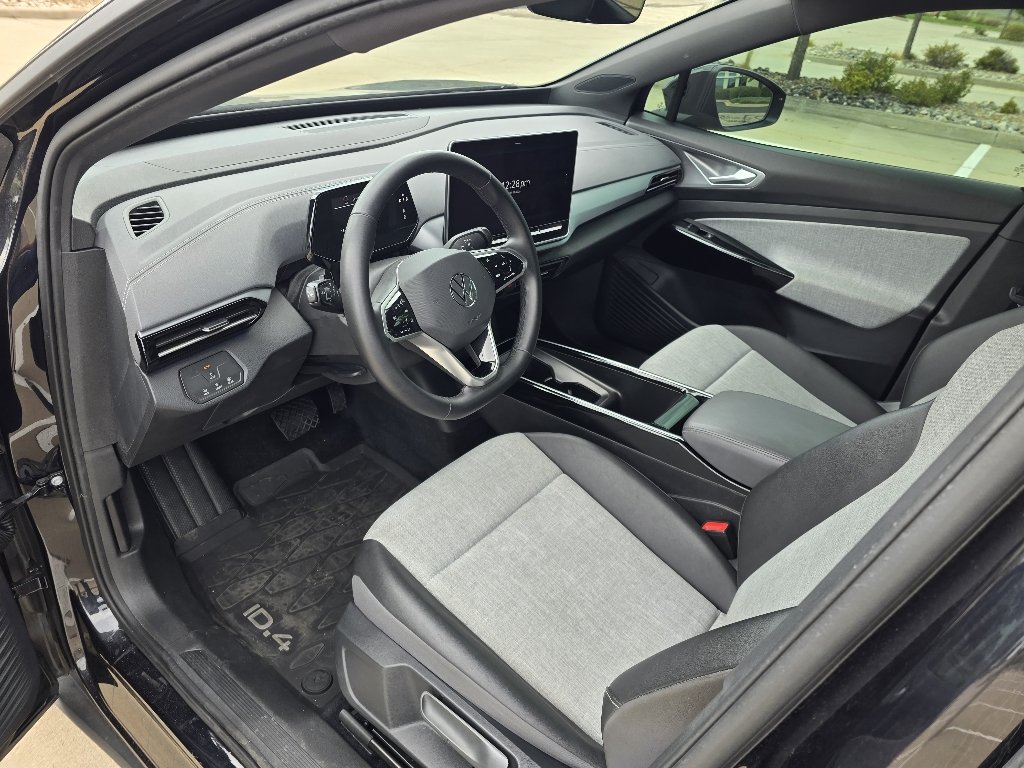 Used 2024 Deep Black Pearl Volkswagen Pro image 23