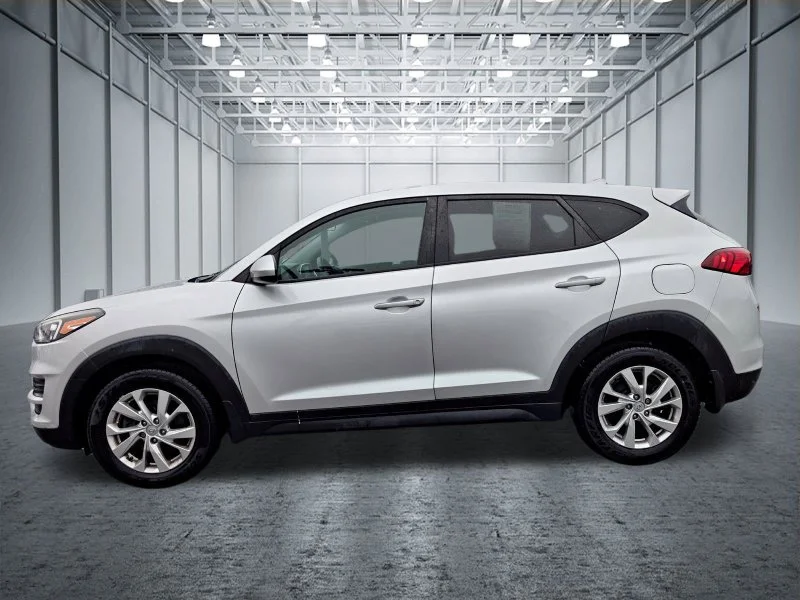 Used 2019 Silver Hyundai SE image 9