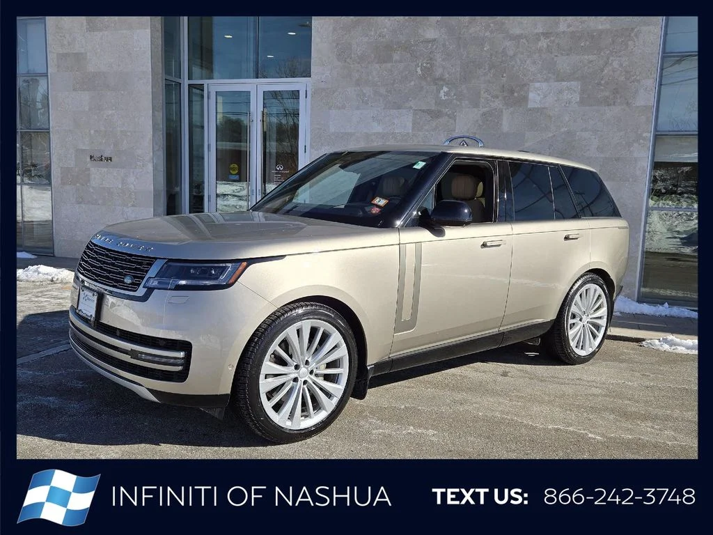 Used 2024  Land Rover SE image 2