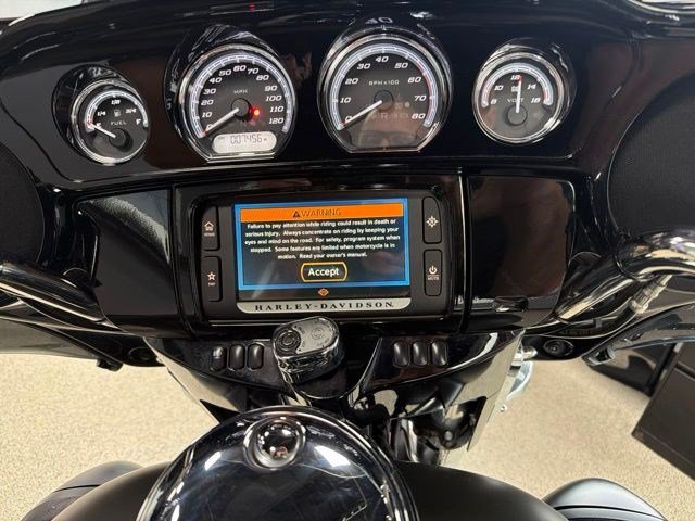 Used 2018 Gray Harley-Davidson ultra image 14