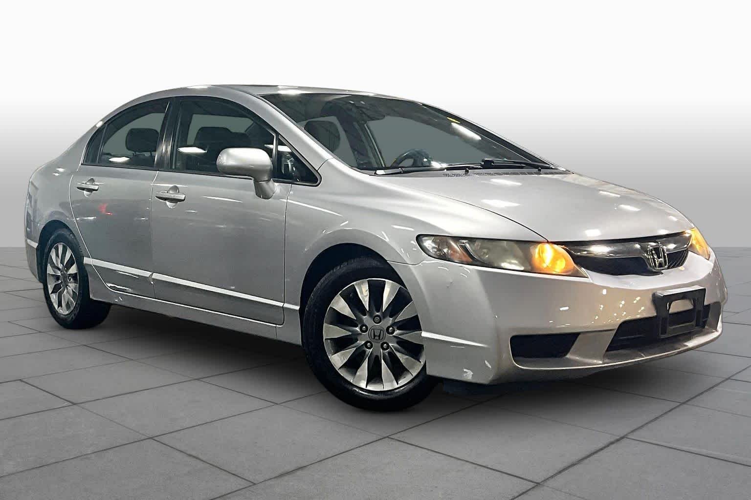 Used 2011 Alabaster Silver Metallic Honda EX image 2