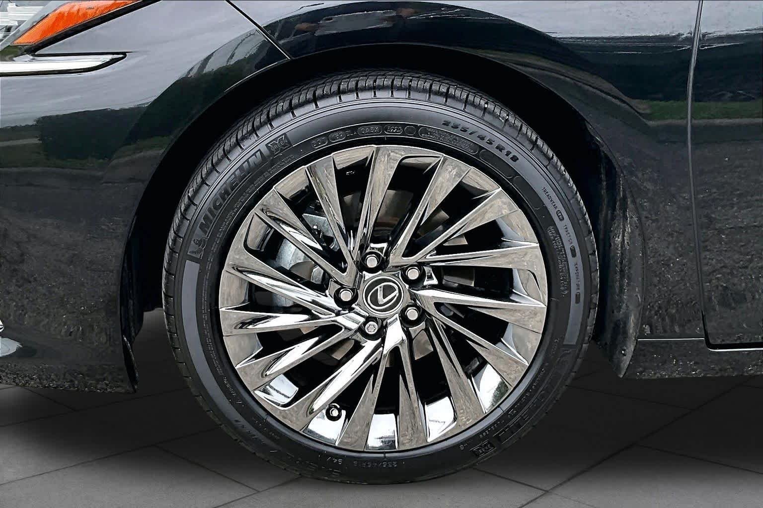 Used 2025 Caviar Lexus Ultra Luxury image 11