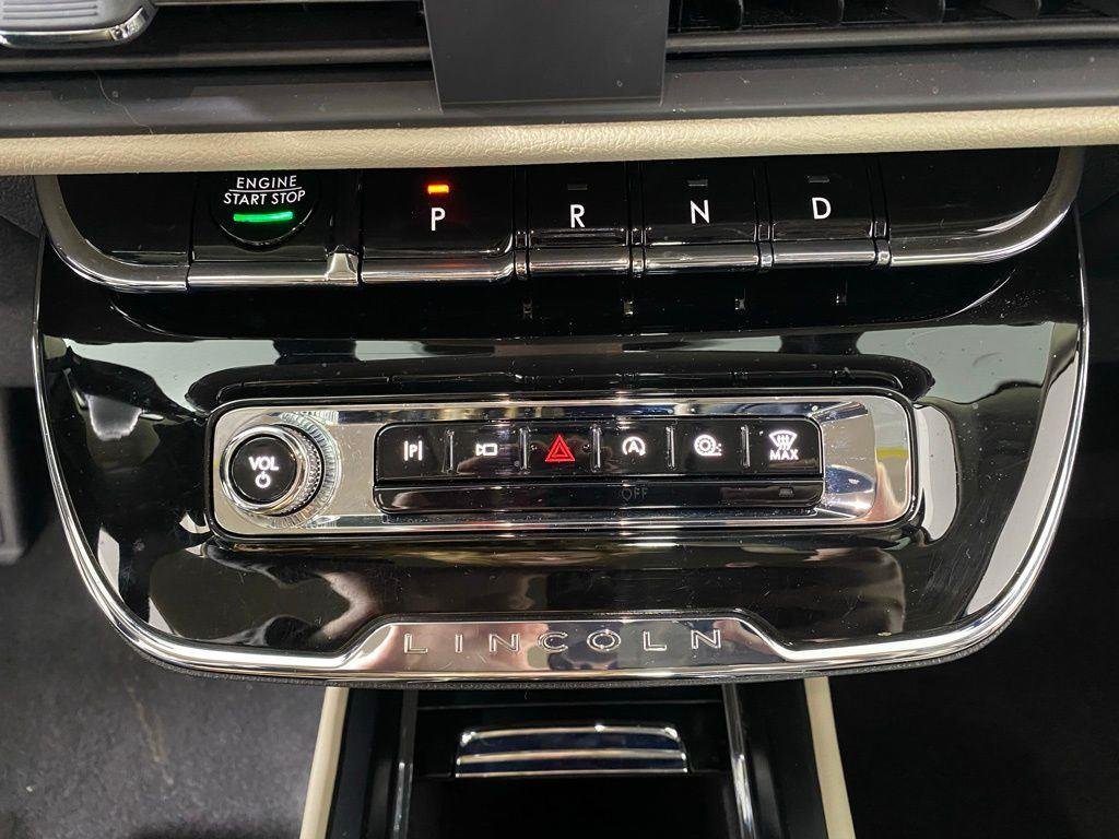 Used 2025 Black Metallic Lincoln Premiere image 20