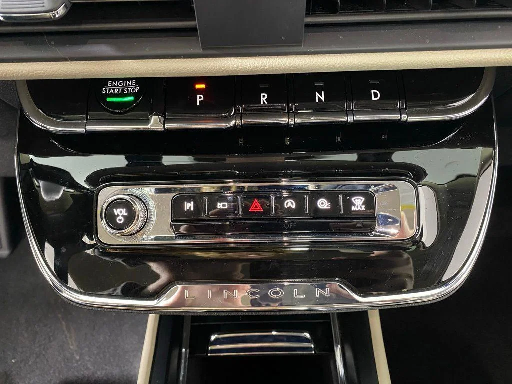 Used 2025 Infinite Black Metallic Lincoln Premiere image 20