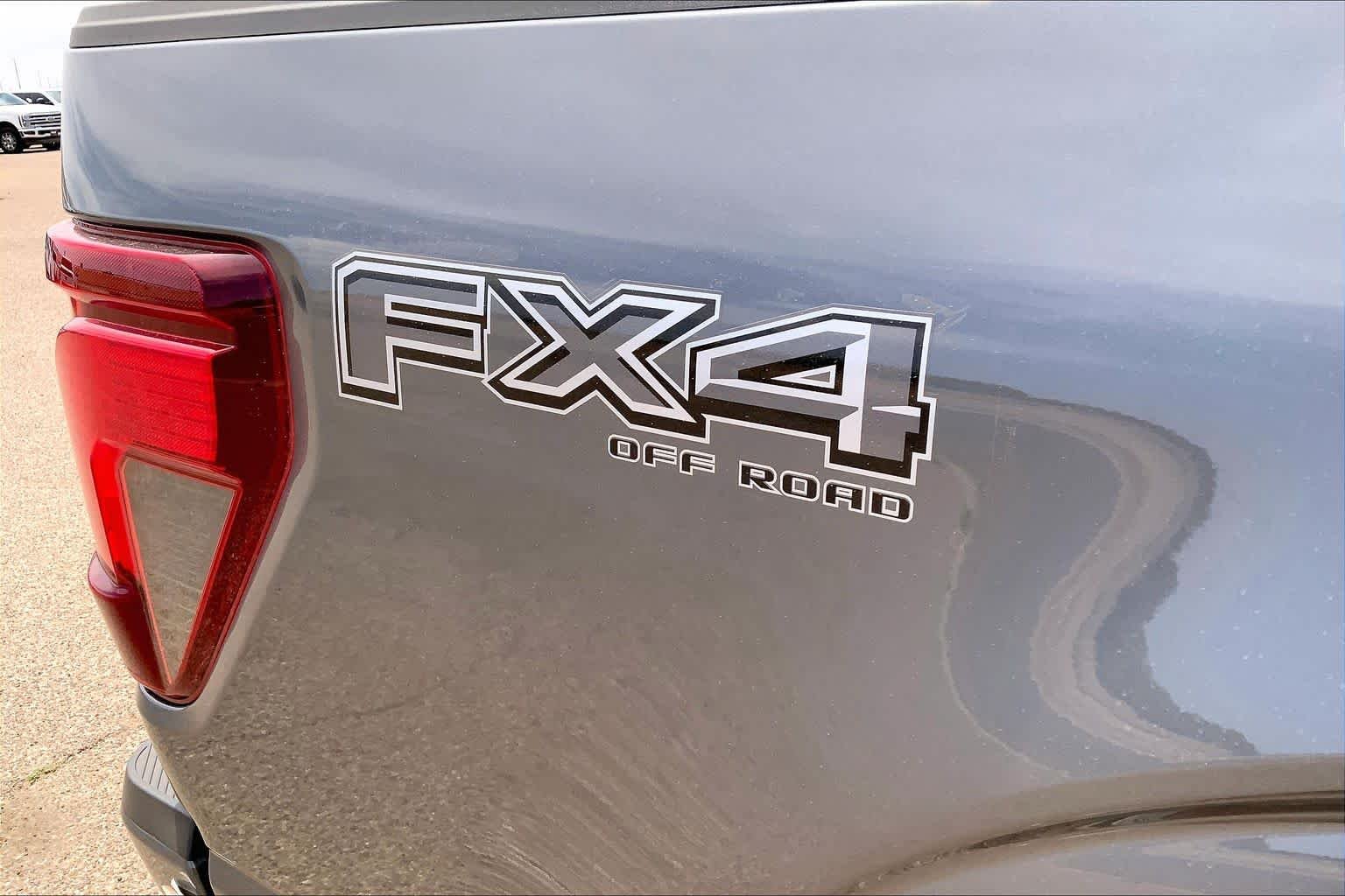 New 2026 Carbonized Gray Metallic Ford XLT image 15