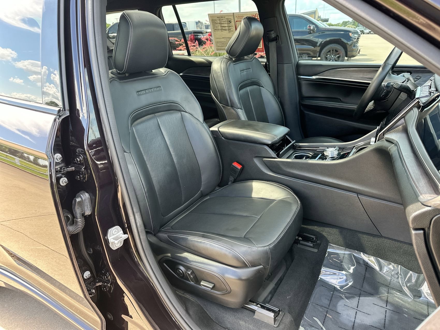 Used 2022 Ember Pearlcoat Jeep Overland image 27