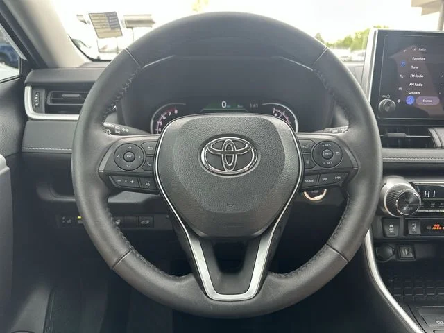 2024 Toyota RAV4 XLE - Photo 14