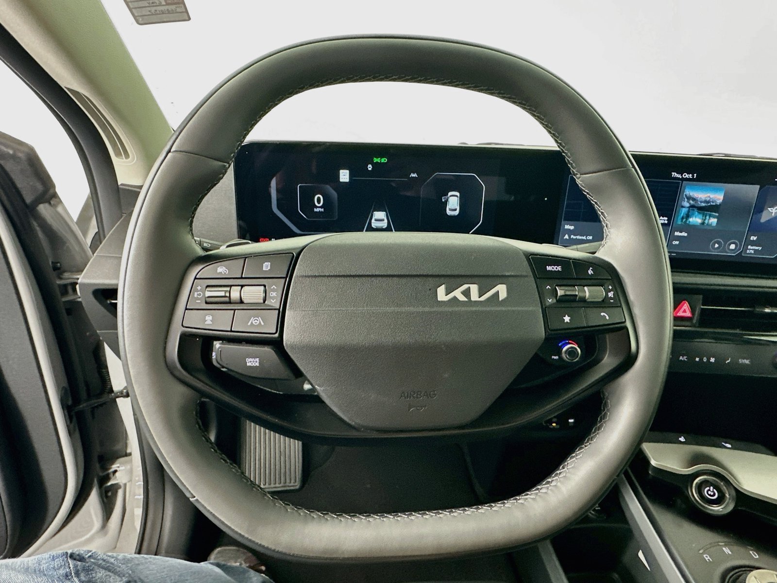 Used 2025 Wolf Gray Kia Light image 11