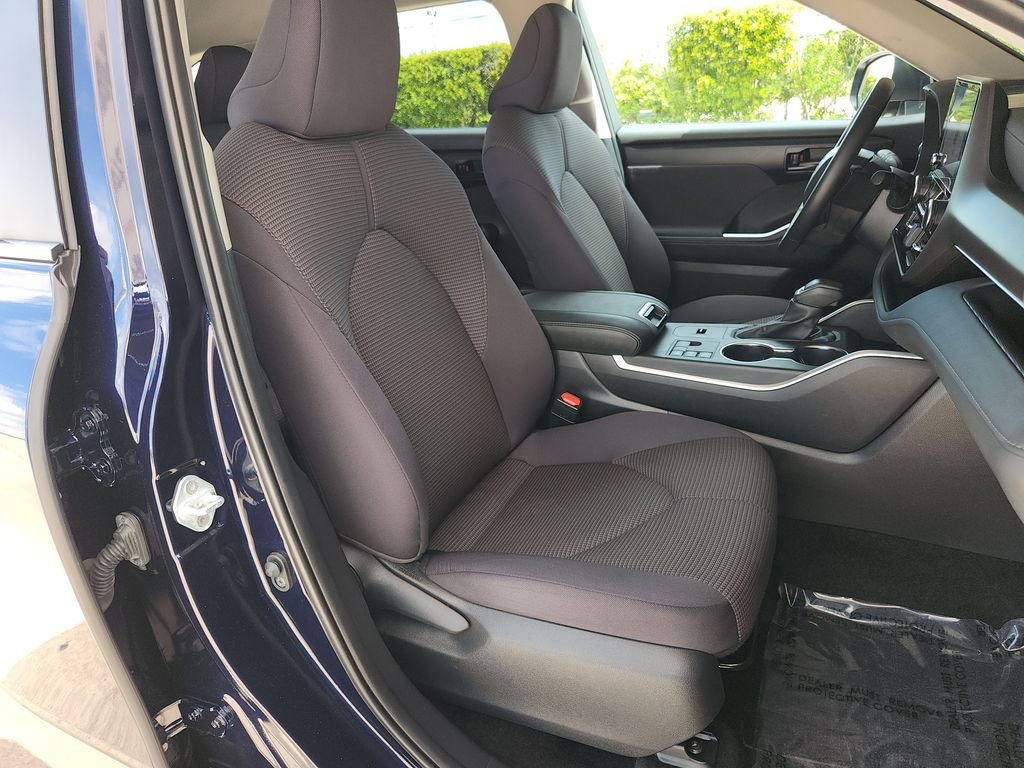 Used 2025 Blue Toyota LE image 17