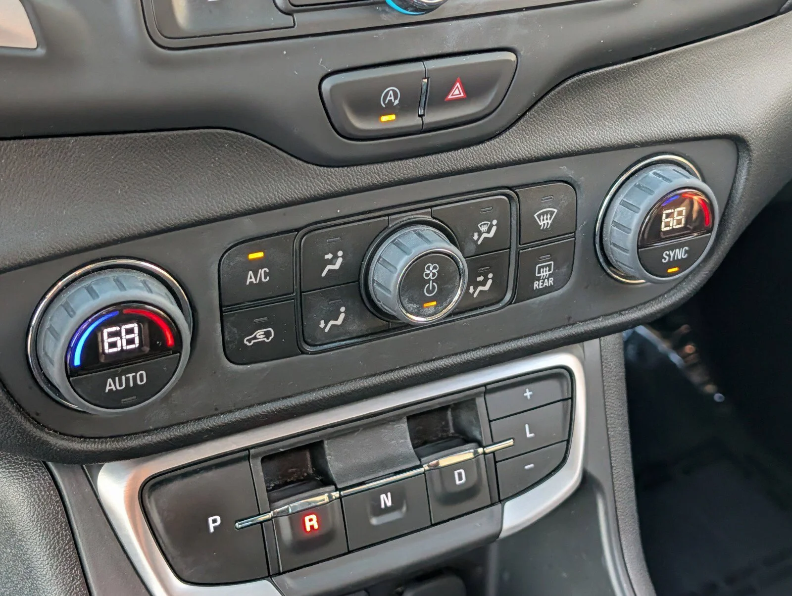Used 2023 SUMMIT WHITE GMC SLE image 7