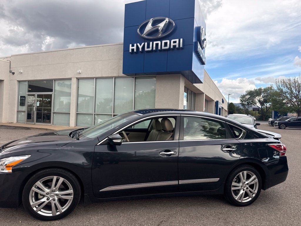 Used 2015 Blue Nissan 3.5 SL image 1