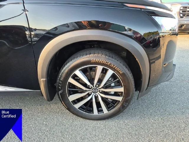 Used 2025 Black Nissan Platinum image 11