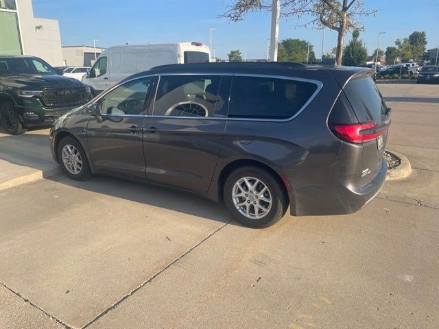 Used 2022 Granite Crystal Metallic Clearcoat Chrysler Touring L image 4