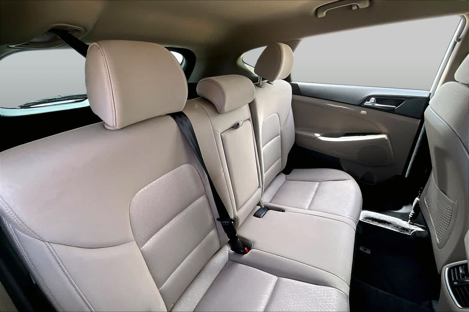 Used 2017 Dazzling White Hyundai Sport image 19
