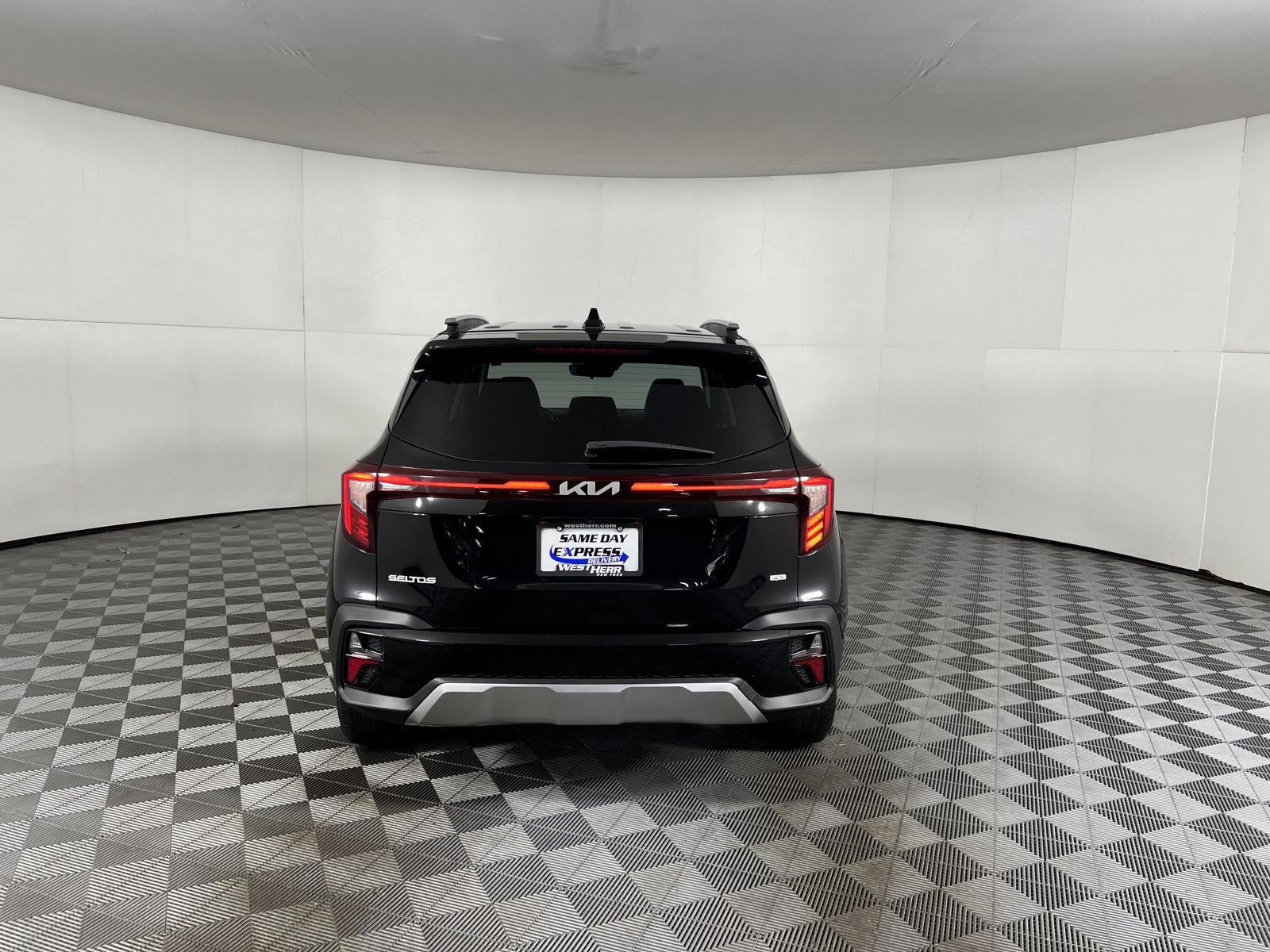 Used 2024 Fusion Black Kia EX image 8