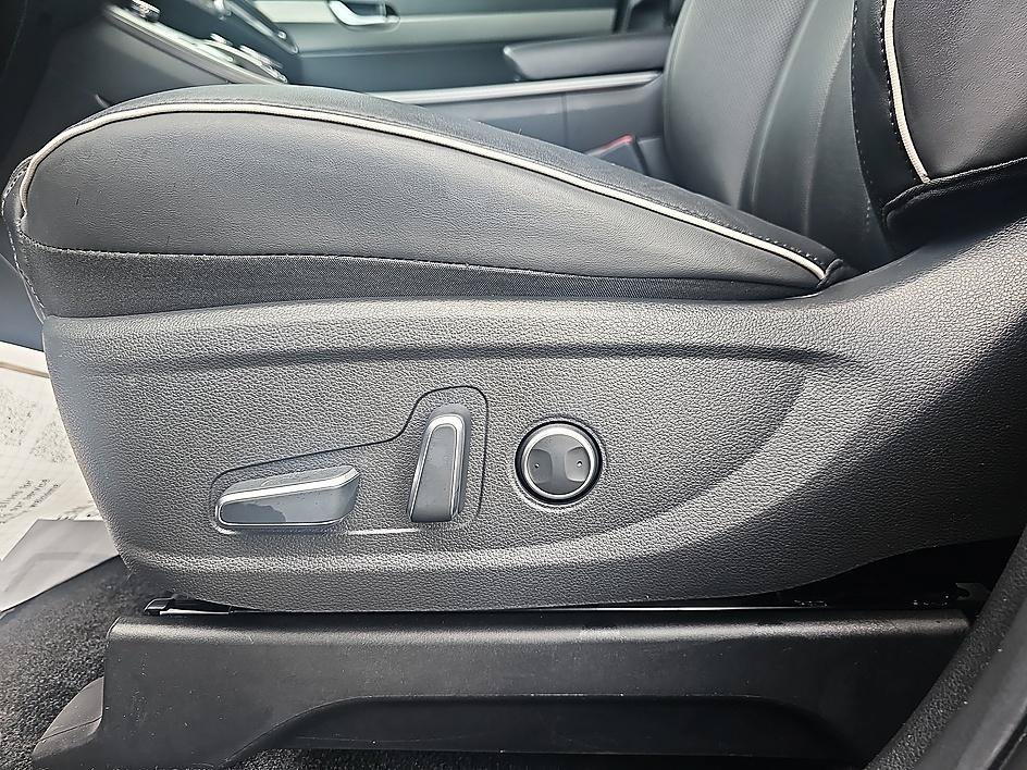 Used 2024 Abyss Black Pearl Hyundai SEL 7P image 13