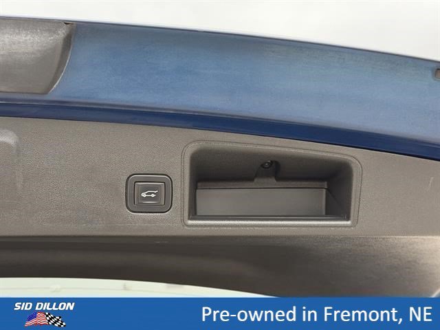 Used 2019 Blue Emerald Metallic GMC SLE image 6