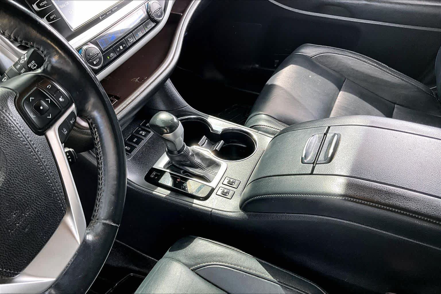 Used 2017 Midnight Black Metallic Toyota XLE image 16