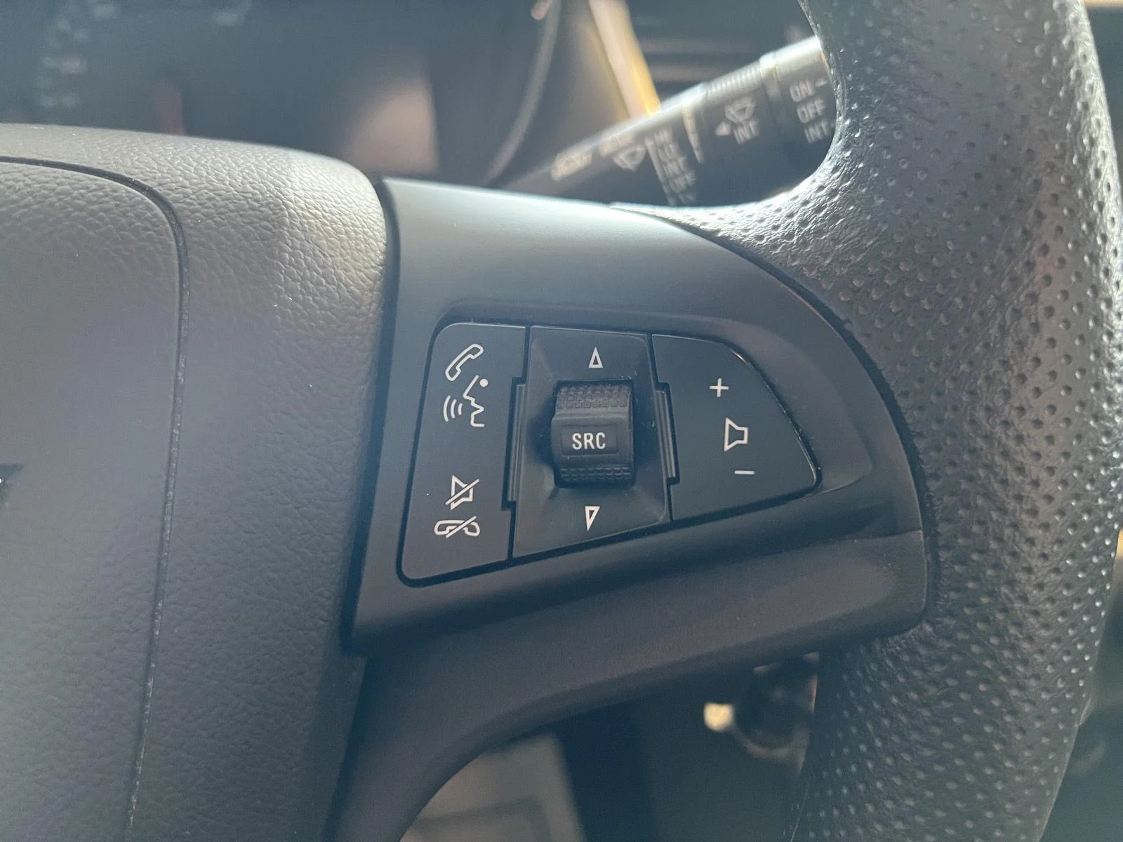 Used 2020 Summit White Chevrolet LS image 39