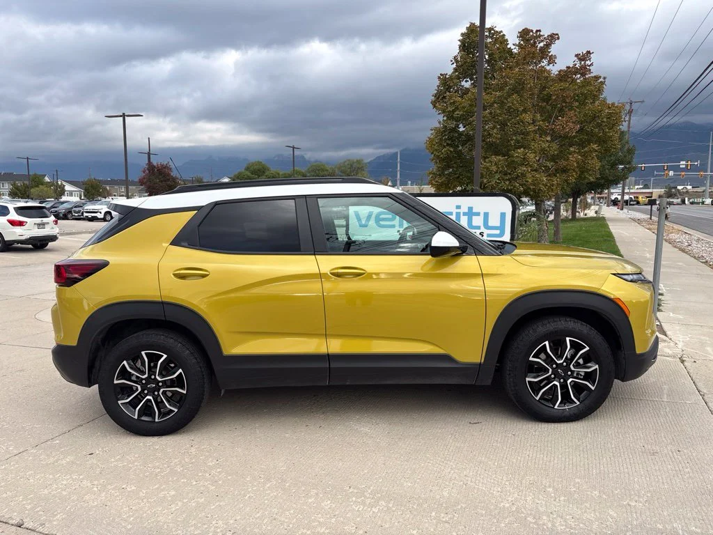 Used 2025 Yellow Chevrolet ACTIV image 3