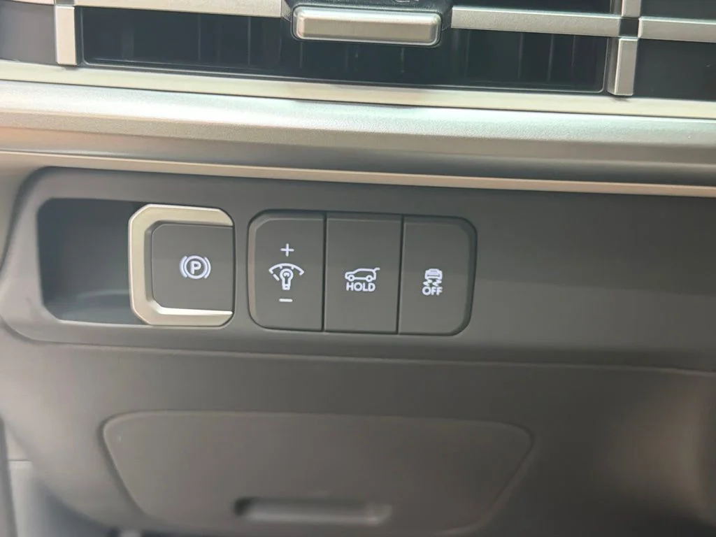 New 2027 Serenity White Hyundai SE image 24