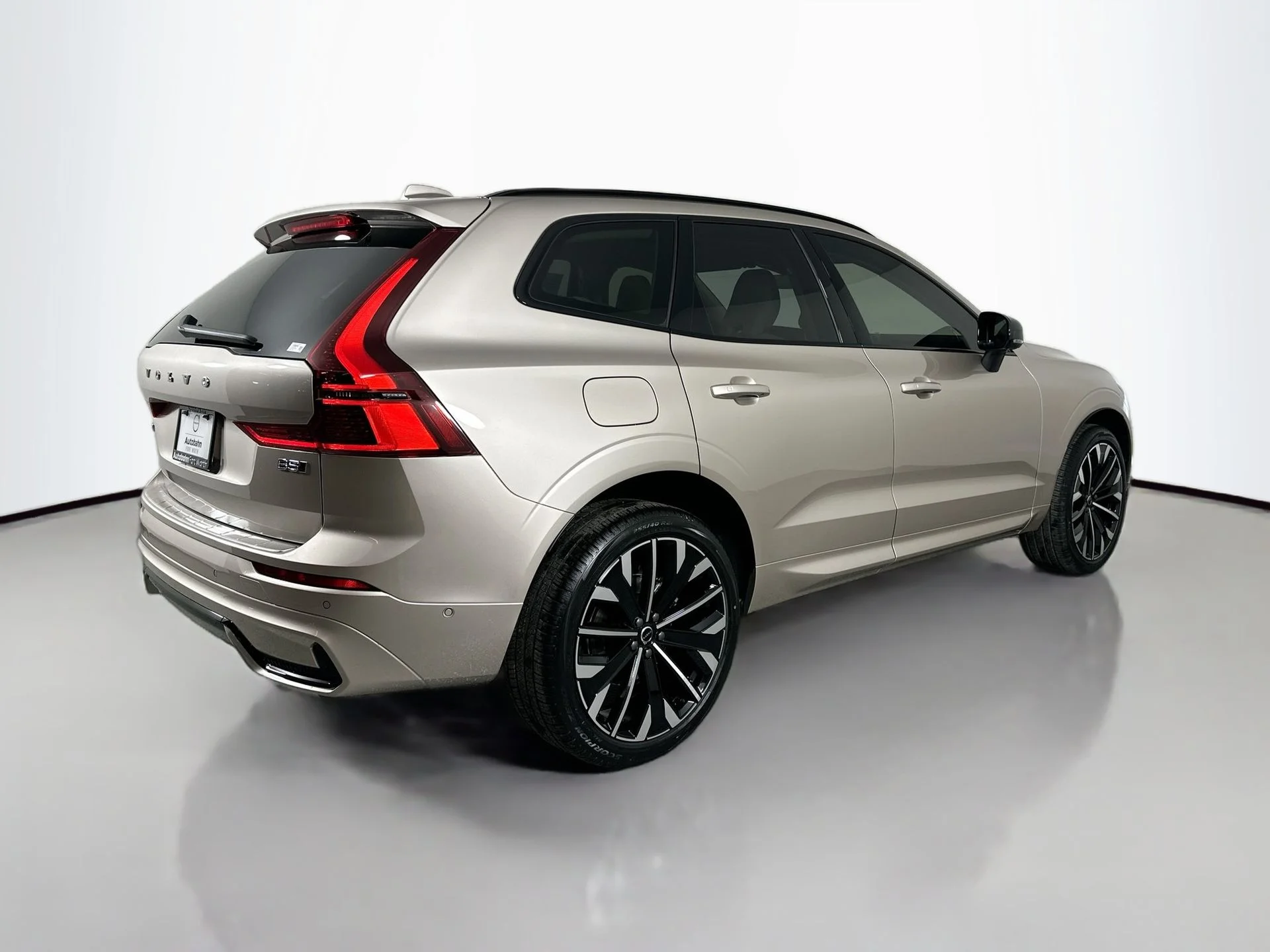 New 2026 Bright Dusk Volvo Ultra image 6
