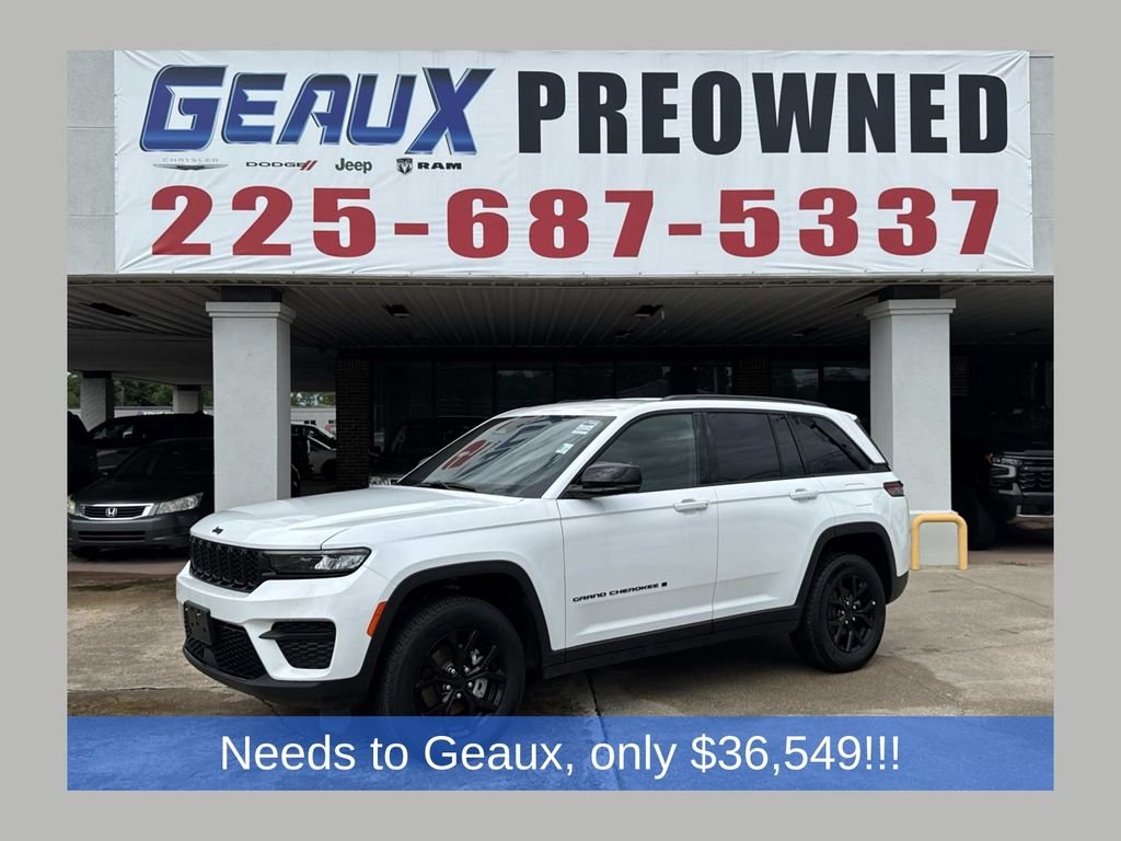 Used 2025 White Jeep Altitude image 1