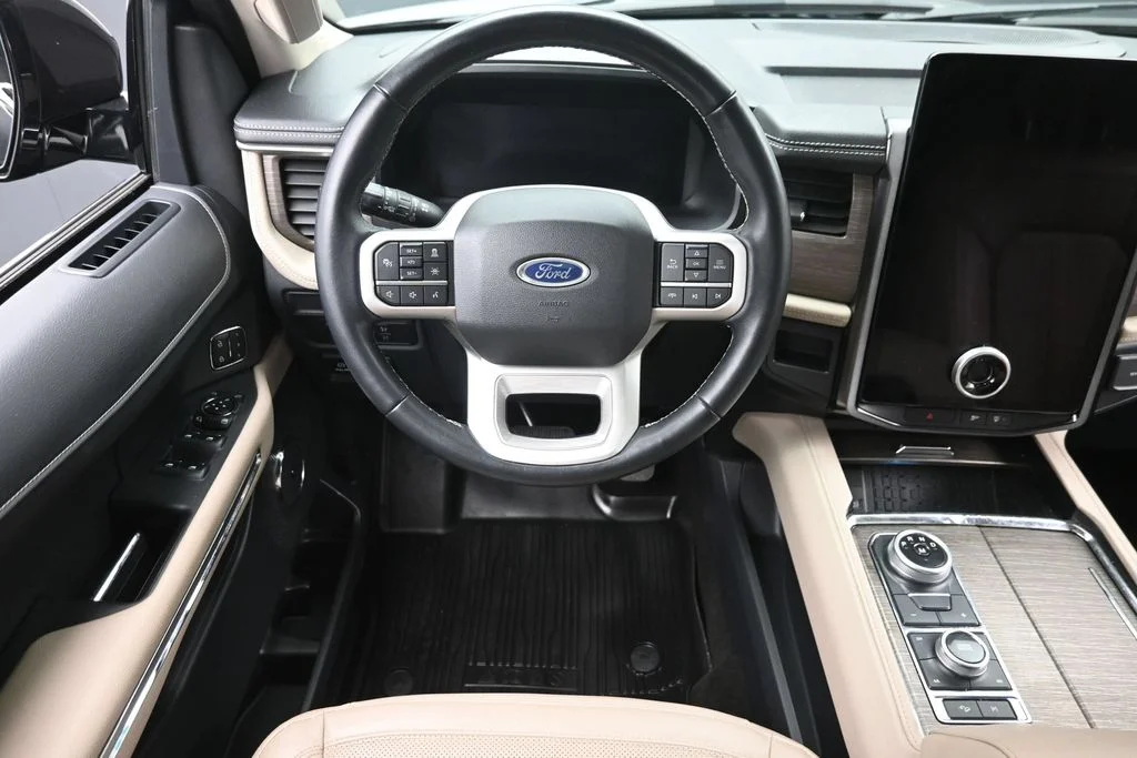 Used 2022  Ford Limited image 15
