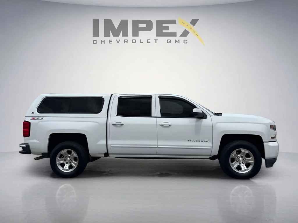 Used 2017 SUMMIT WHITE Chevrolet LT image 6