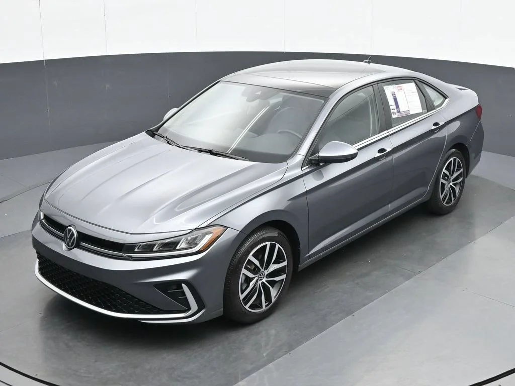 Used 2025 Gray Volkswagen 1.5T SE image 18