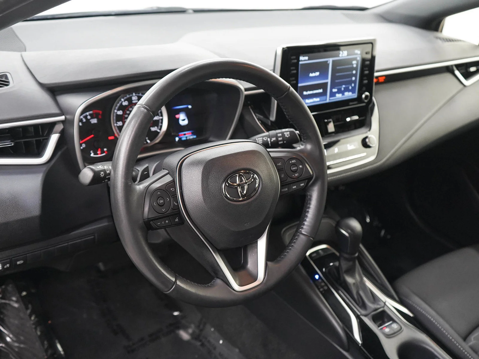 Used 2022  Toyota SE image 18