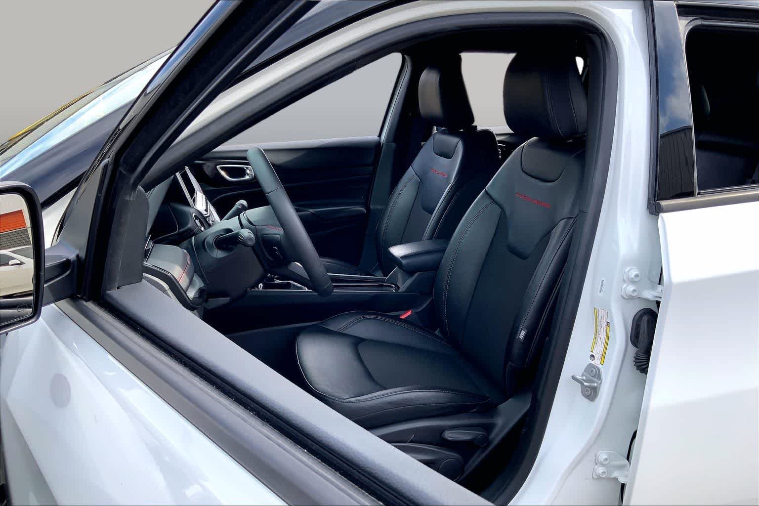 Used 2025 Bright White Clearcoat Jeep Trailhawk image 8