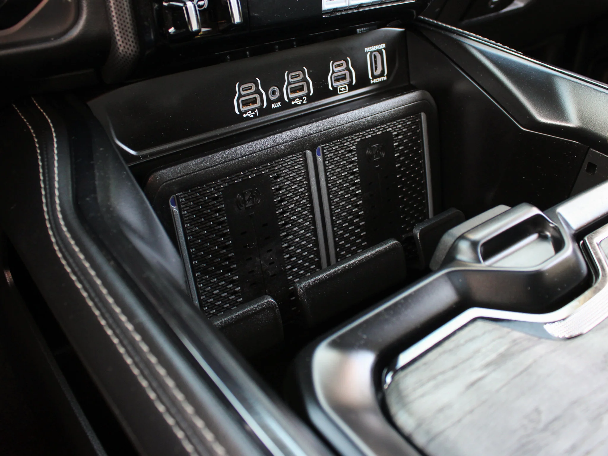 Certified Used 2025 Black RAM Limited* | Cummins Diesel | Night Edition | 5th Wheel & Gooseneck | Apple CarPlay image 31
