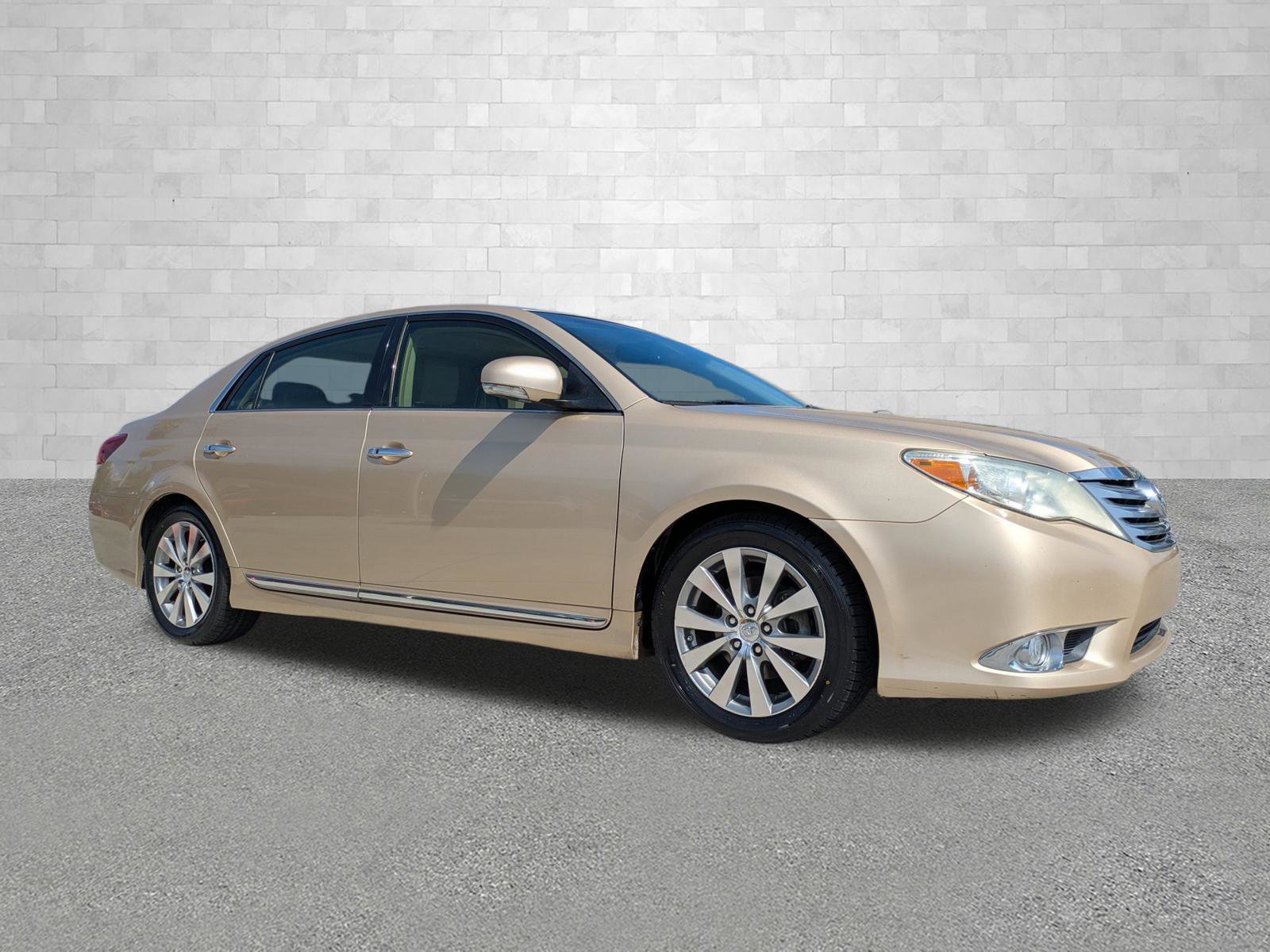 2011 Toyota Avalon Limited's photo