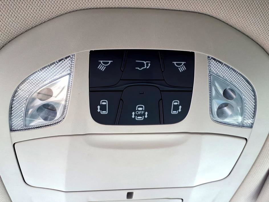 Used 2023 Bright White Clearcoat Chrysler LX image 20