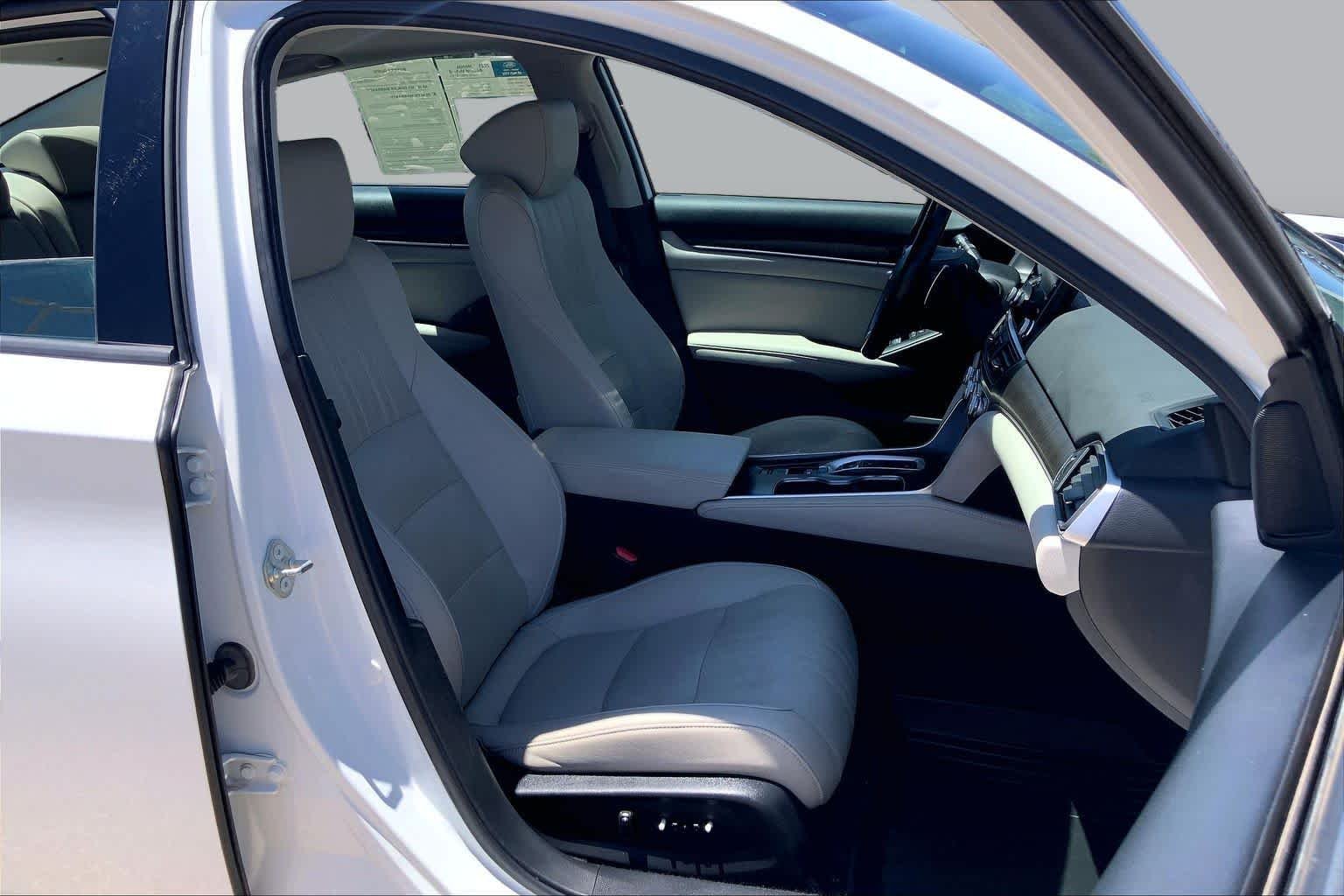 Used 2021 Platinum White Pearl Honda Touring image 9