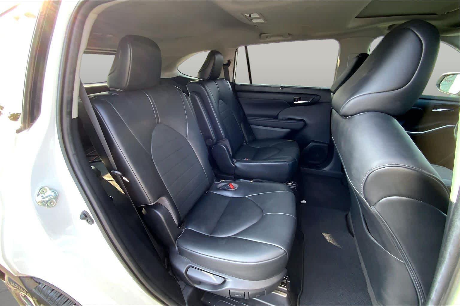 Used 2021 Blizzard Pearl Toyota XLE image 20