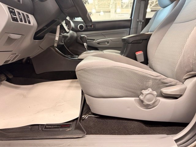 Used 2014 Tan Toyota DOUBCAB image 11