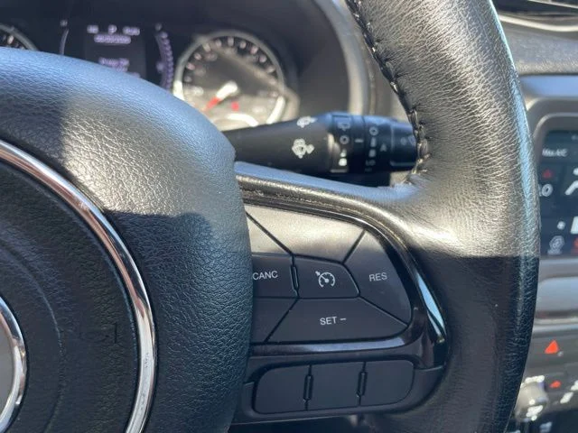 Used 2018 Blue Jeep Latitude image 15