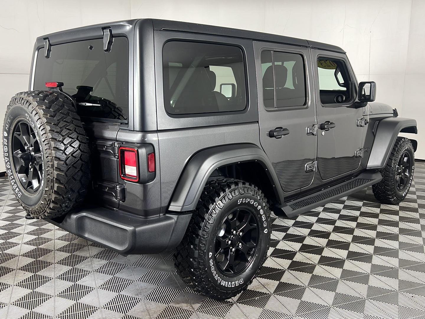 Used 2023 Granite Crystal Metallic Clearcoat Jeep Willys image 9