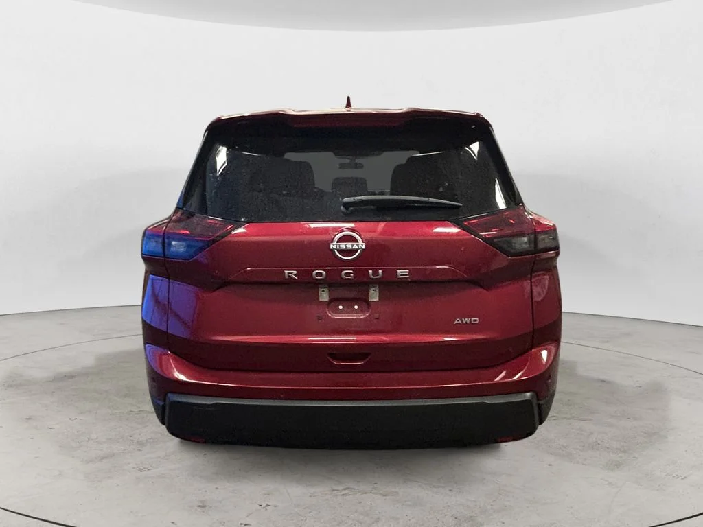 Used 2025 Scarlet Nissan SV image 5