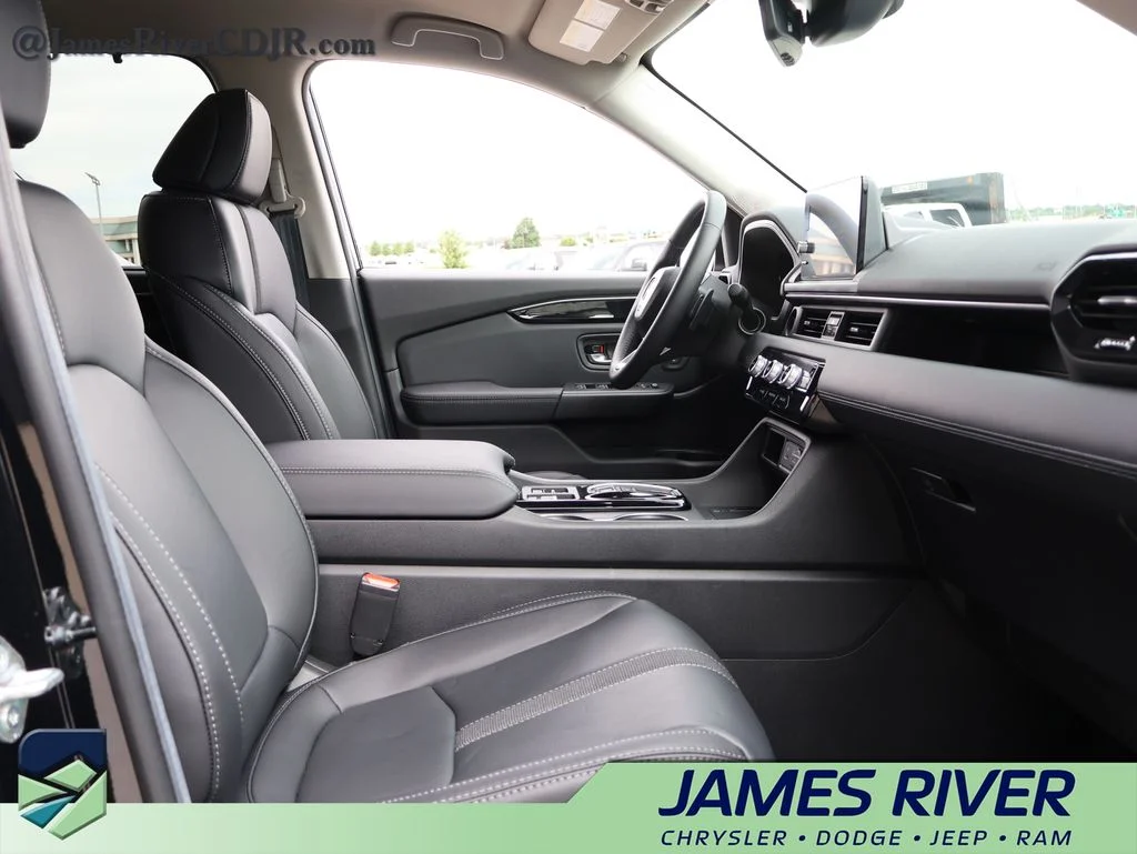 Used 2025 Black Honda EX-L image 9