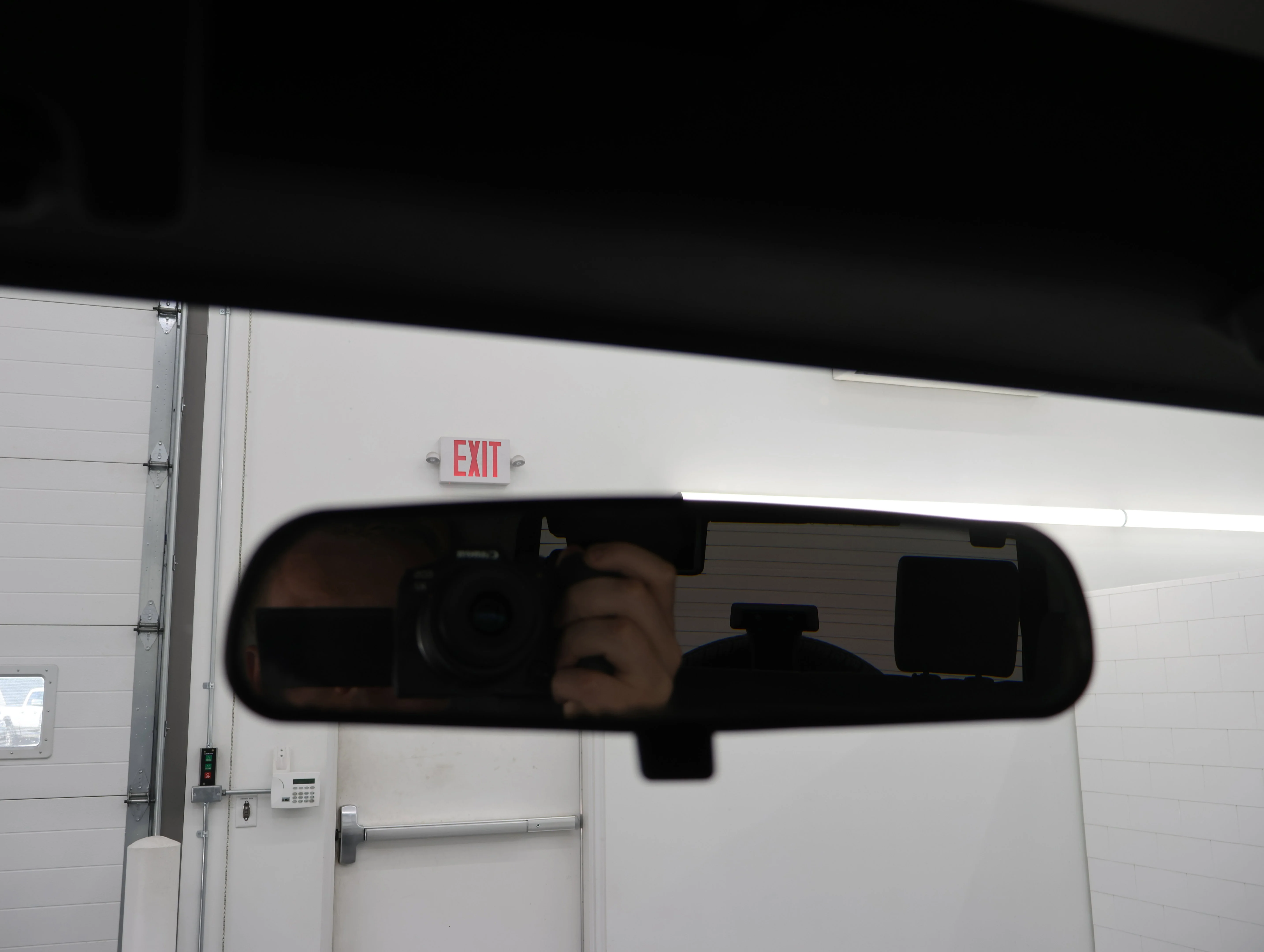 Used 2009 Red Rock Crystal Pearl Jeep X image 11